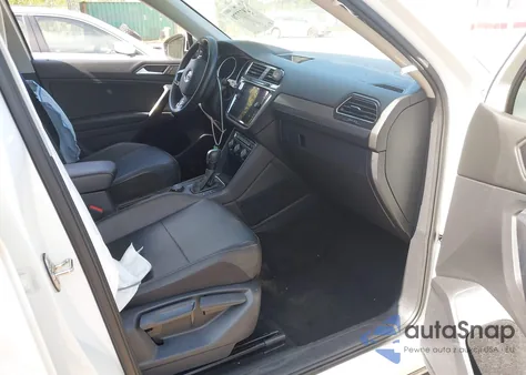 2021 Volkswagen Tiguan 2.0T Se/2.0T Se R-Line Black/2.0T Sel z USA, uszkodzony, nr VIN 3VV2B7AX0MM028554